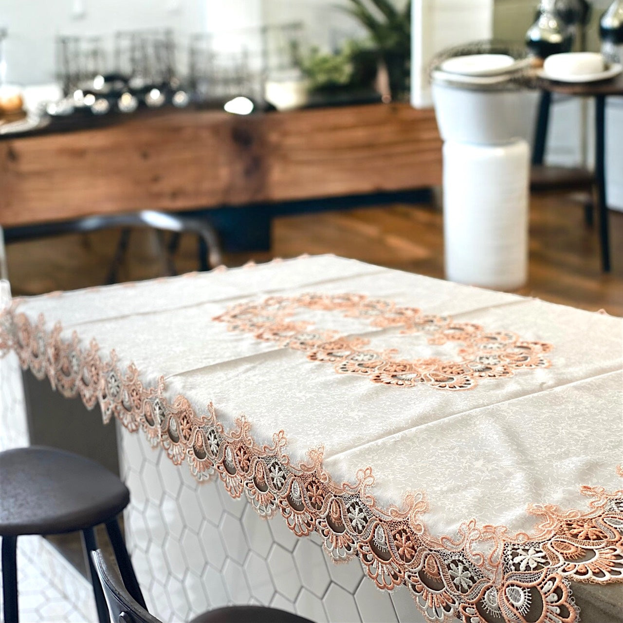 Khăn trải bàn vải gấm phối ren hình chữ nhật - cỡ vừa và lớn - Decor