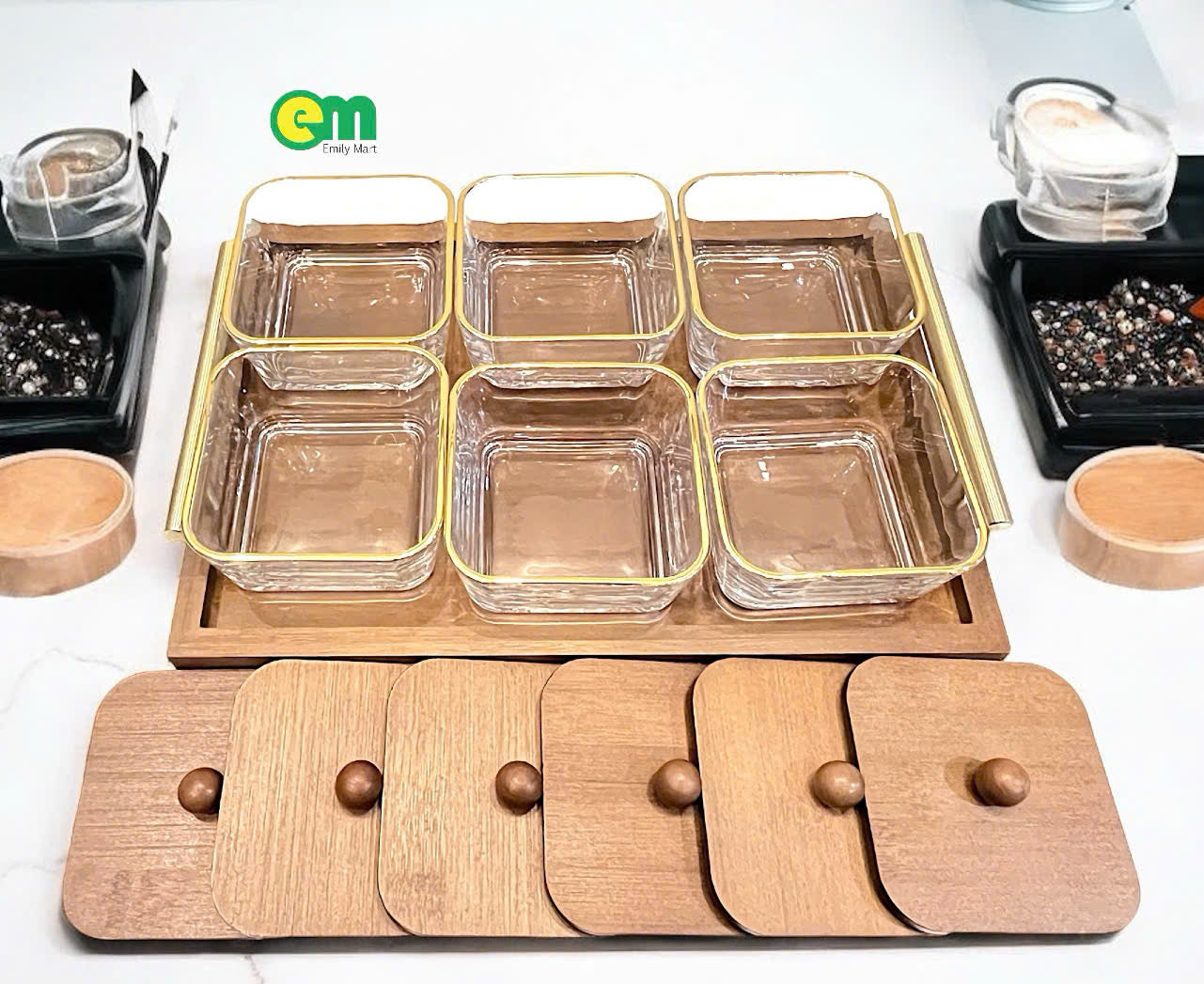 a. KHAY MỨT TẾT 6 HŨ THỦY TINH + ĐẾ GỖ (HÀNG ĐẶT TRƯỚC) - decor