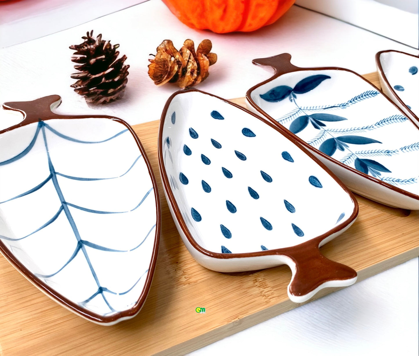 Set 4 dĩa chiếc lá kèm kê gỗ siêu xinh - Decor