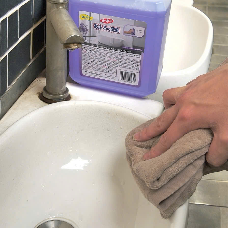 Nước lau sàn Wai Lavender Nhật Bản – Can 2L
